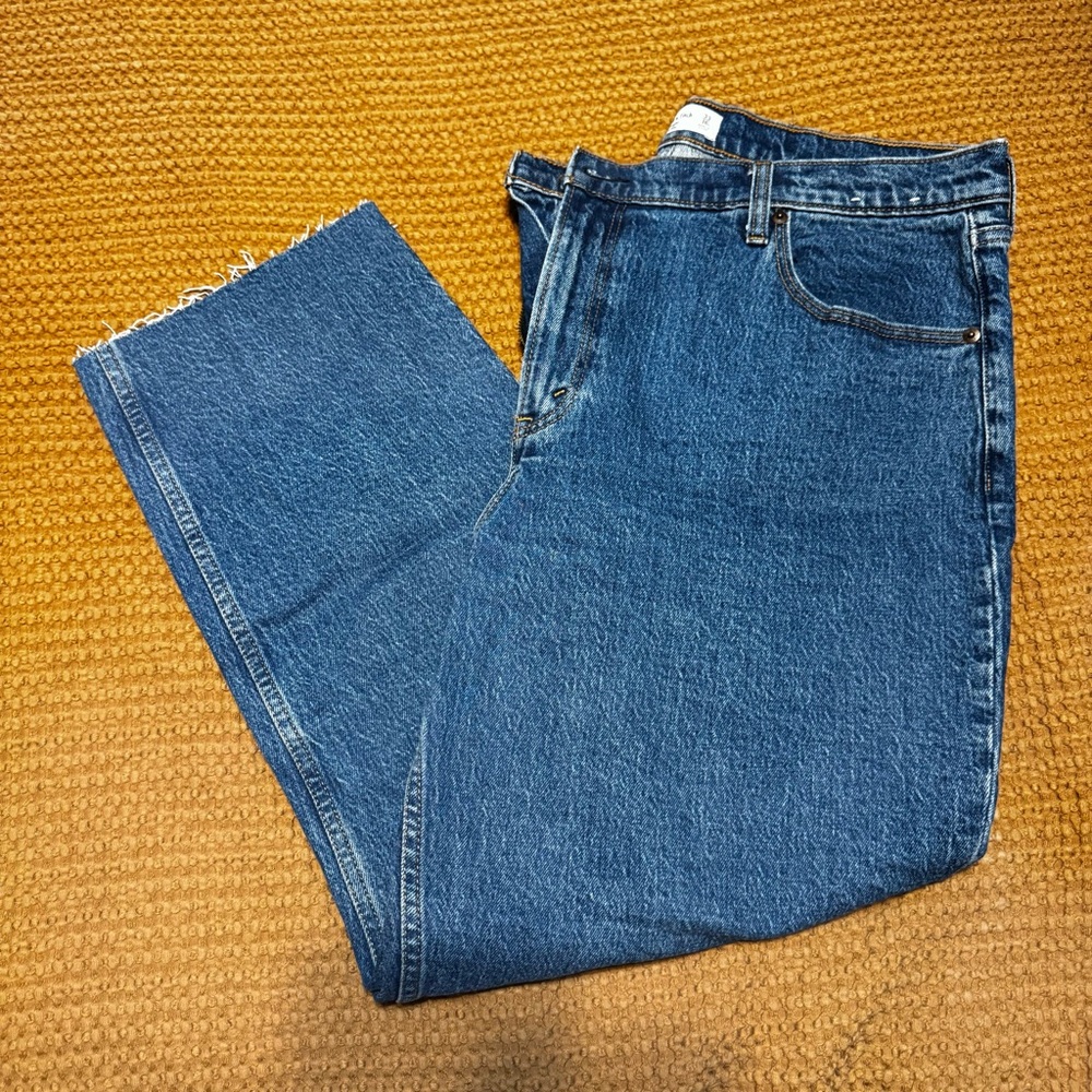 Abercrombie 90s Straight Ultra High Rise Jeans SHORT